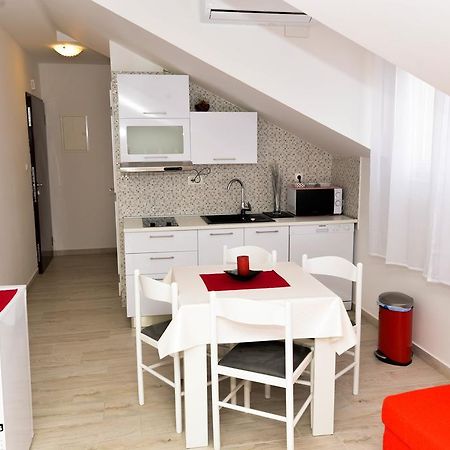 Arta Apartments Zara Esterno foto