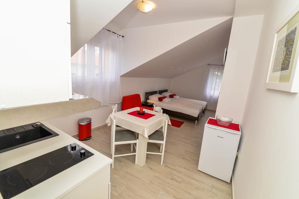 Arta Apartments Zara Esterno foto