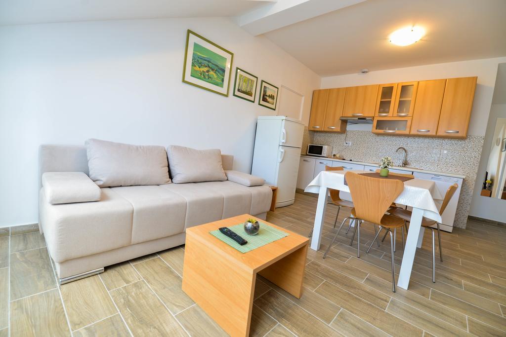 Arta Apartments Zara Esterno foto