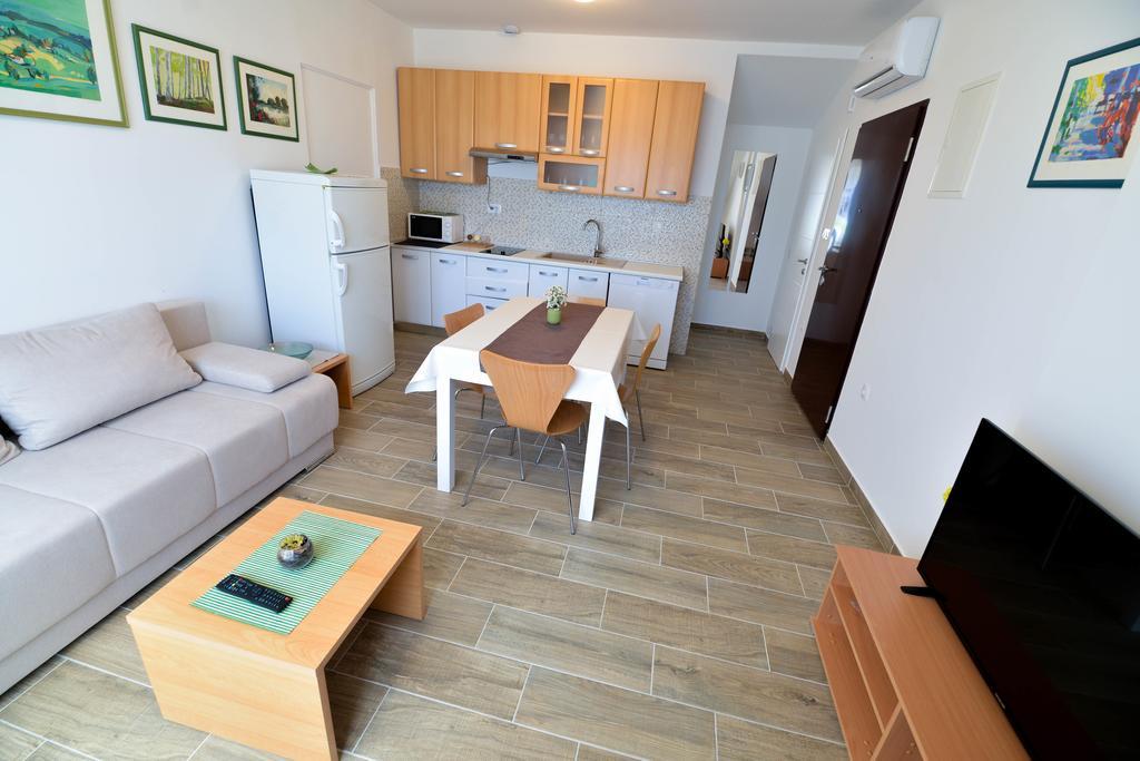 Arta Apartments Zara Esterno foto