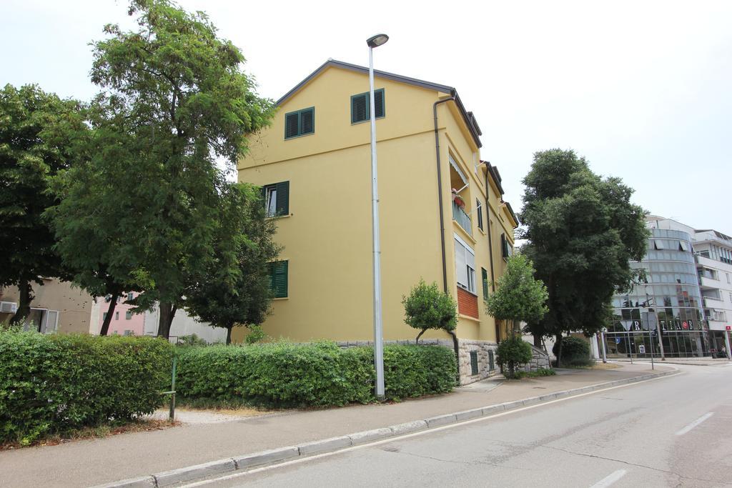 Arta Apartments Zara Esterno foto