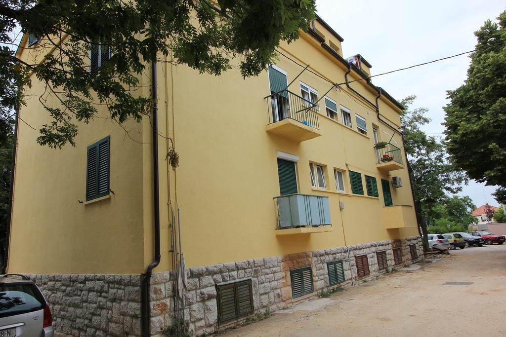 Arta Apartments Zara Esterno foto